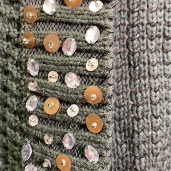 Daytrip Cropped Sequin Accented Sweater Size M NWT - Picture 3 of 4